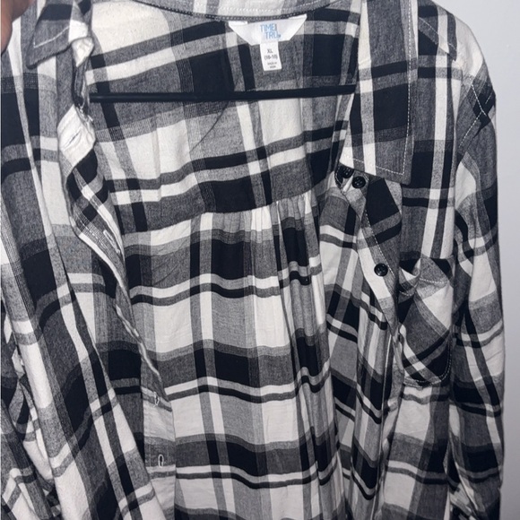 Time and Tru Monochrome Plaid Top - Picture 3 of 4